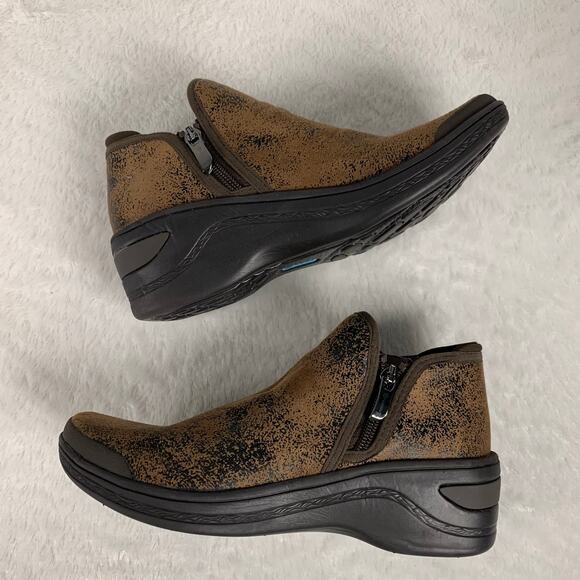BZees Women's  Domino Ankle Boots Size 6.5 - Picture 5 of 9